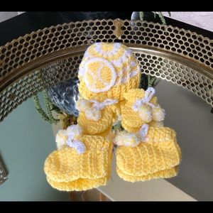 Newborn Photo Prop- Brand New Hand Crocheted Baseball Hat, Mittens and Booties.